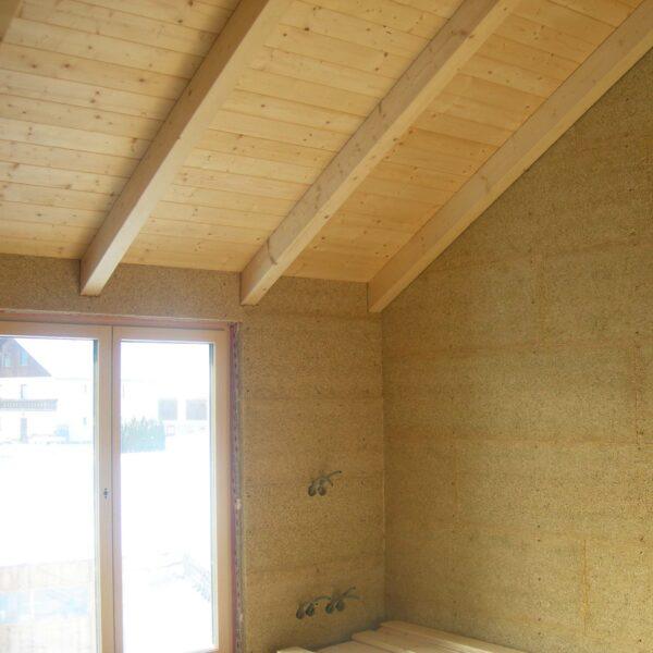 Holzbau Dach im inneren des Hauses von Holzbau Zechner durchgeführt