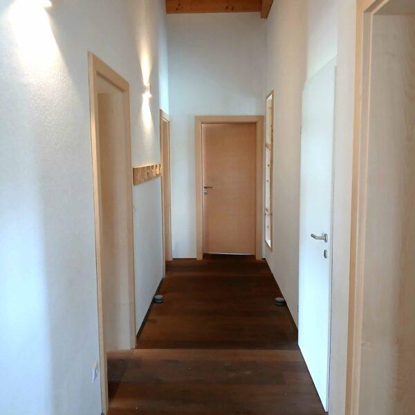 Holzbau Türen im inneren des Hauses von Holzbau Zechner durchgeführt