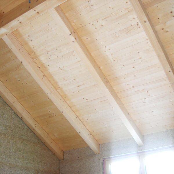 Holzbau Dach im inneren des Hauses von Holzbau Zechner durchgeführt